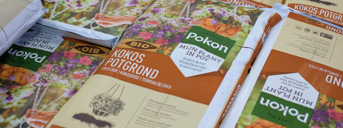 Potgrond koop je bij tuincentrum Huis & Tuin Hoogeveen! Potgrond koop je bij tuincentrum Huis & Tuin Hoogeveen!